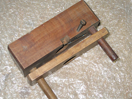 Rwandan wood screw cutter