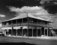 Reefers Arms Hotel, Charters Towers [image from 'Vanishing Queensland' website]